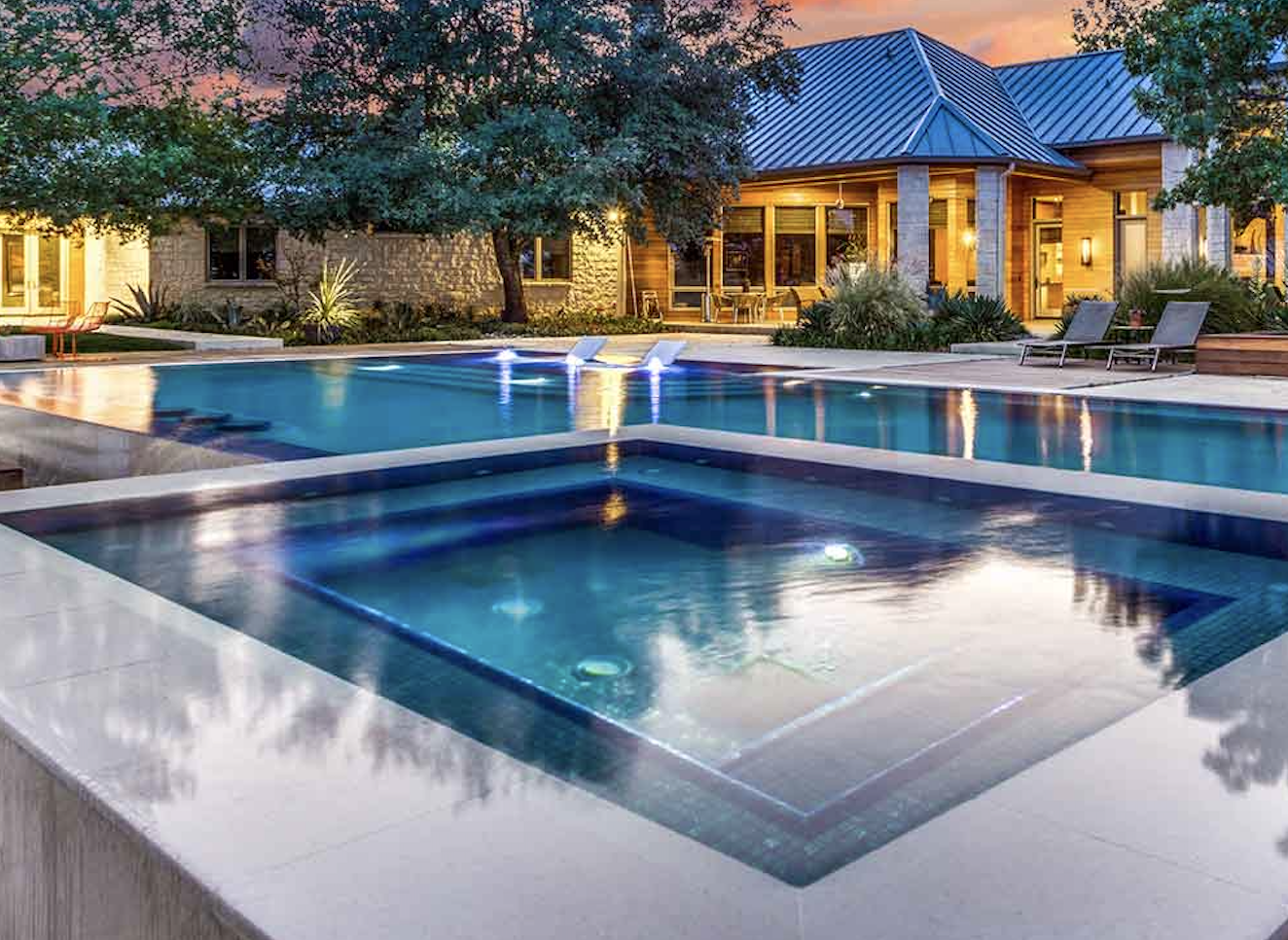 Modern pool design in Hurst